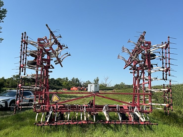 45’-wil-rich-field-cultivator-with-complete-walking-tandems-and-harrows-image-11