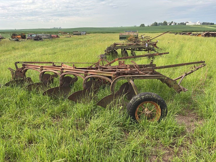 moline-5-bottom-14”-pull-type-plow-image-4