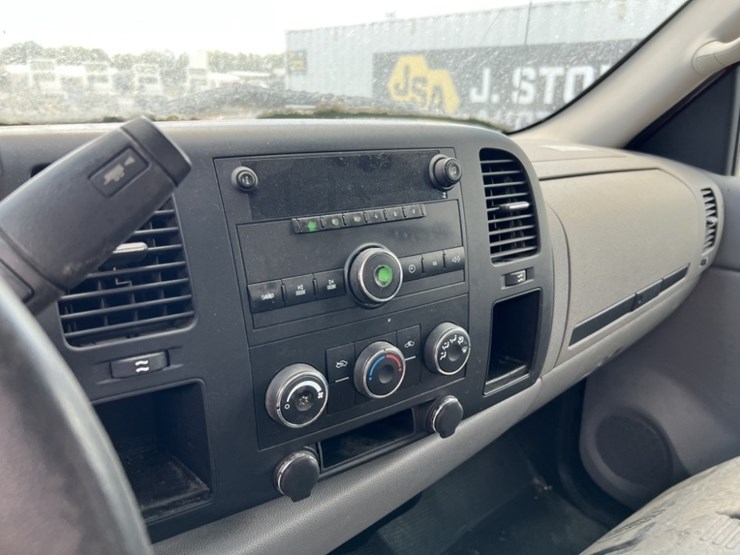 2009-chevrolet-silverado-3500-image-18