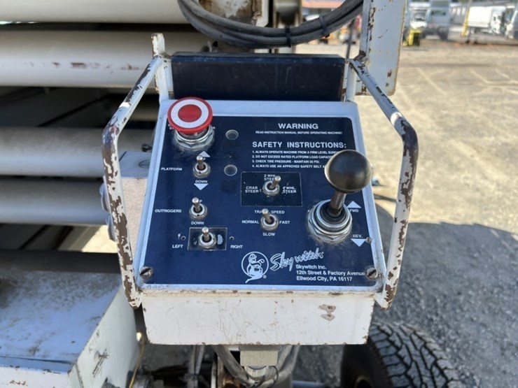 simon-super-witch-4612e-scissor-lift-image-16