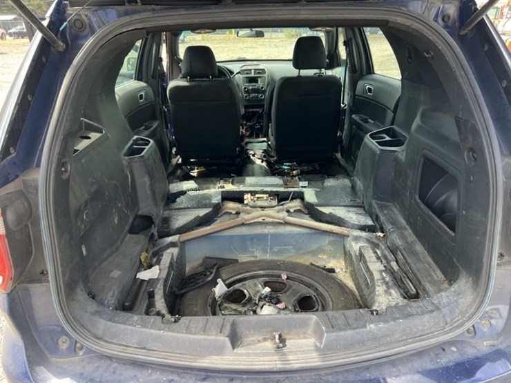 2016-ford-explorer-image-24
