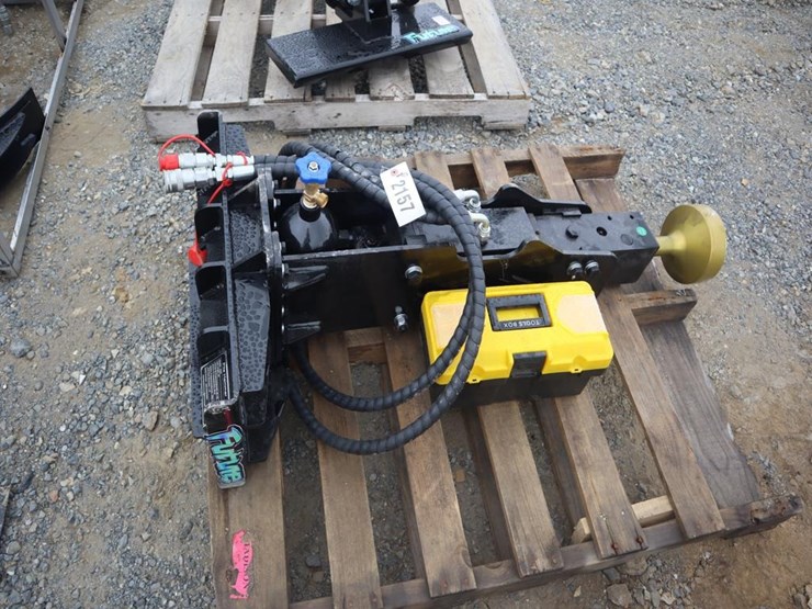 future-mini-skid-steer-post-driver-image-1
