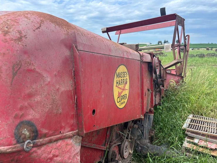 massey-harris-clipper-combine-image-30