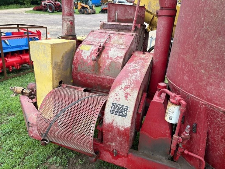 new-holland-358-image-4