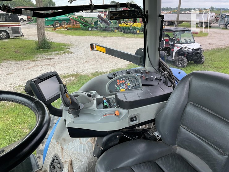 2013-new-holland-t8.330-image-29
