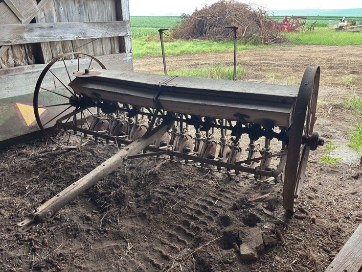 moline-8’-grain-drill-image-1