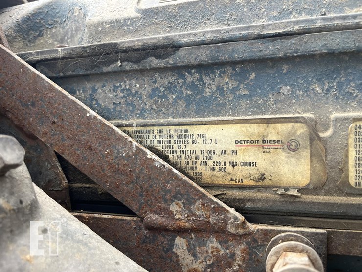 2000-peterbilt-379-image-26