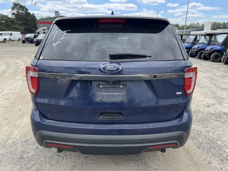 2016-ford-explorer-image-5