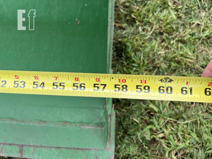 2013-john-deere-2032r-image-16