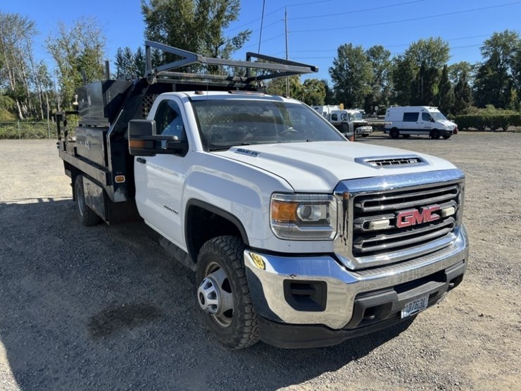 2017-gmc-sierra-3500-image-2