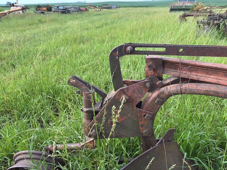 moline-5-bottom-14”-pull-type-plow-image-20