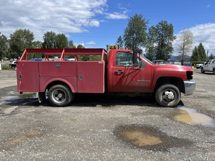 2009-chevrolet-silverado-3500-image-3