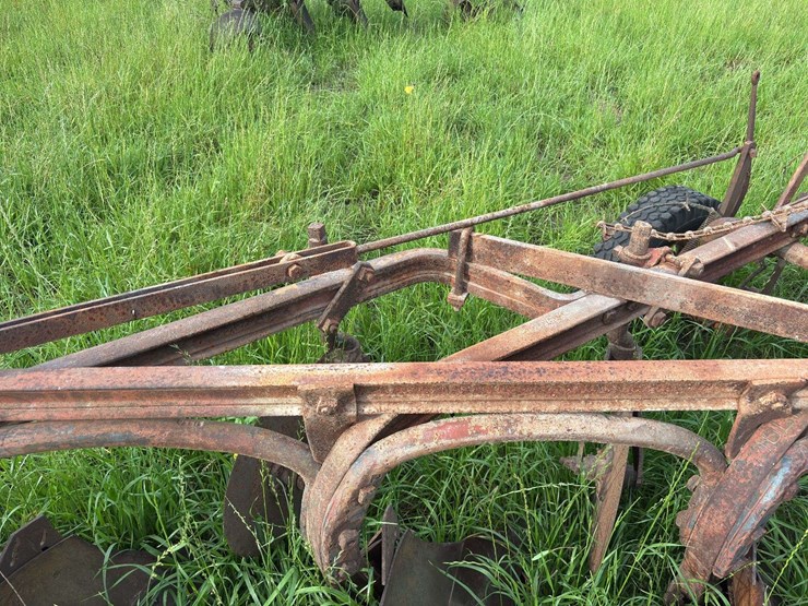 moline-5-bottom-14”-pull-type-plow-image-19
