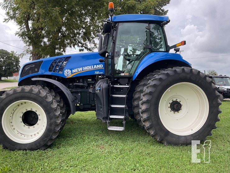 2013-new-holland-t8.330-image-1