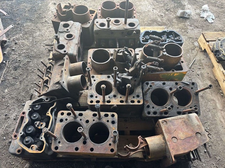(9)-minneapolis-moline-engine-blocks-and-(4)-heads-image-2