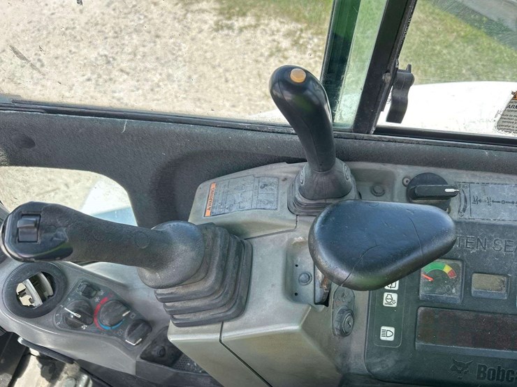 2013-bobcat-e32-image-23