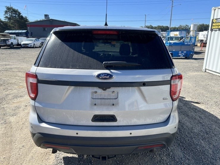 2016-ford-explorer-image-5