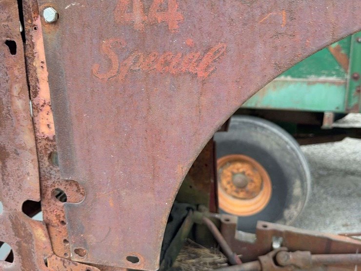 massey-ferguson-44-image-2