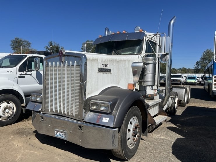 kenworth-w900-image-1