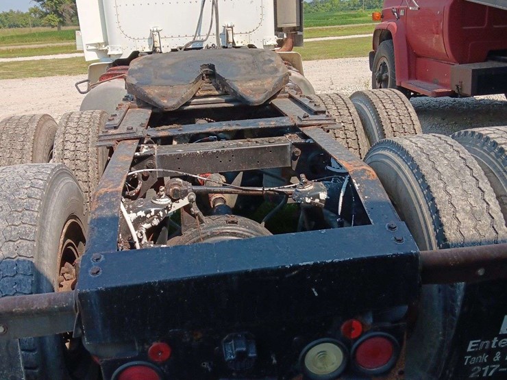 1994-peterbilt-377-image-39