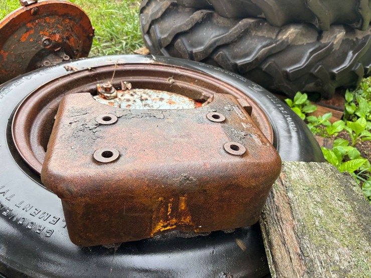 (2)-ji-case-wheels-and-(1)-7.50-24-tire-image-7