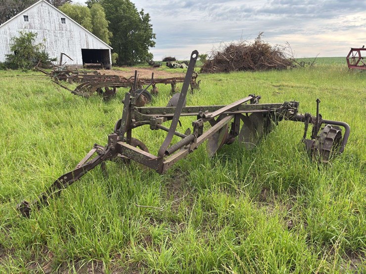 3-bottom-25”-terracing-plow-image-1