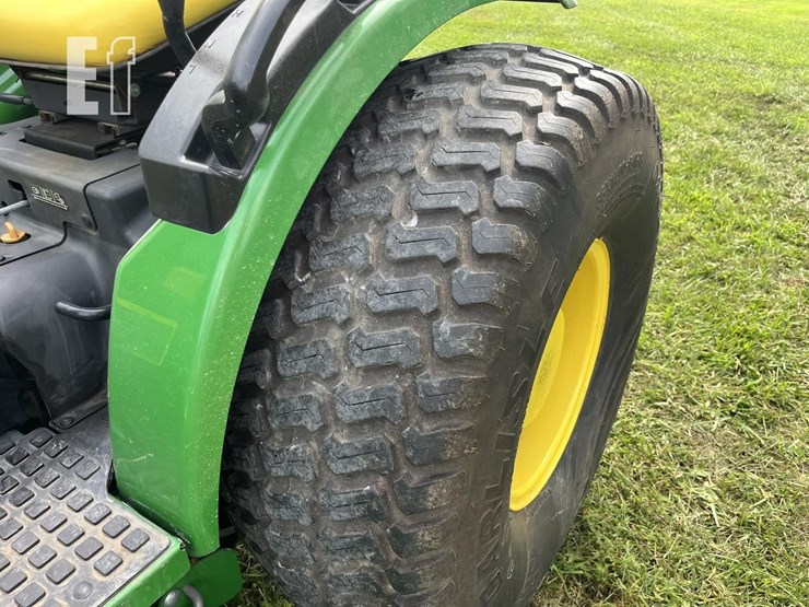 2013-john-deere-2032r-image-8