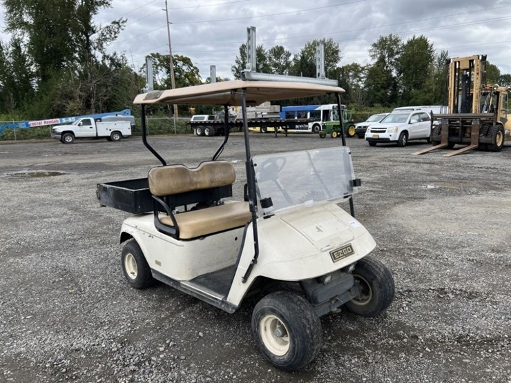 ez-go-textron-golf-cart-image-2
