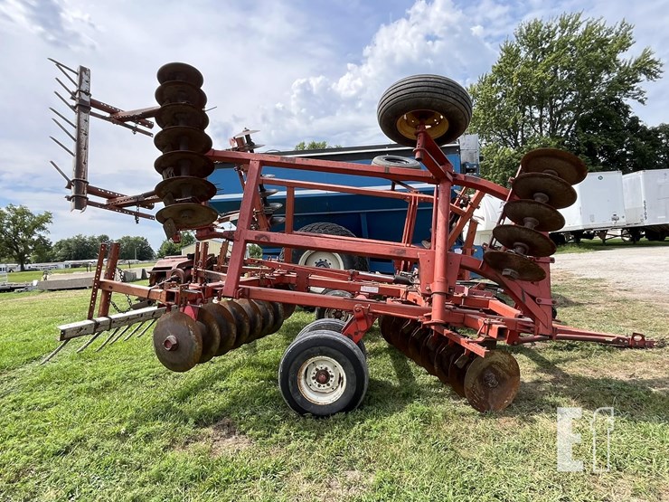 massey-ferguson-820-image-2