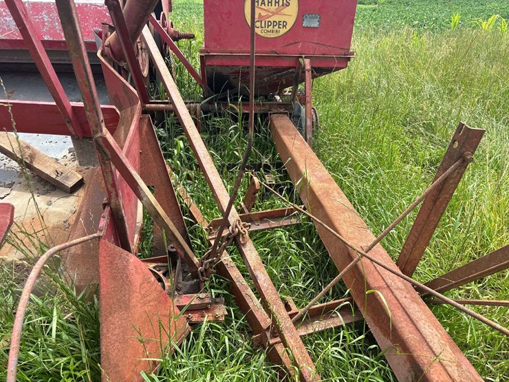 massey-harris-clipper-combine-image-22