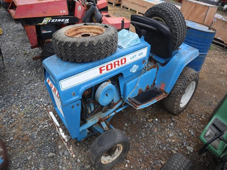 ford-lgt125-riding-mower-image-4
