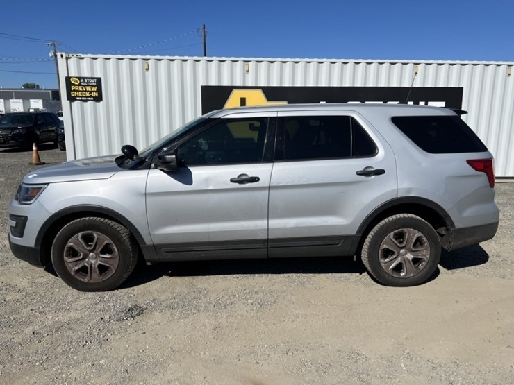 2016-ford-explorer-image-7