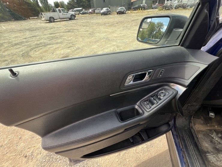 2016-ford-explorer-image-29