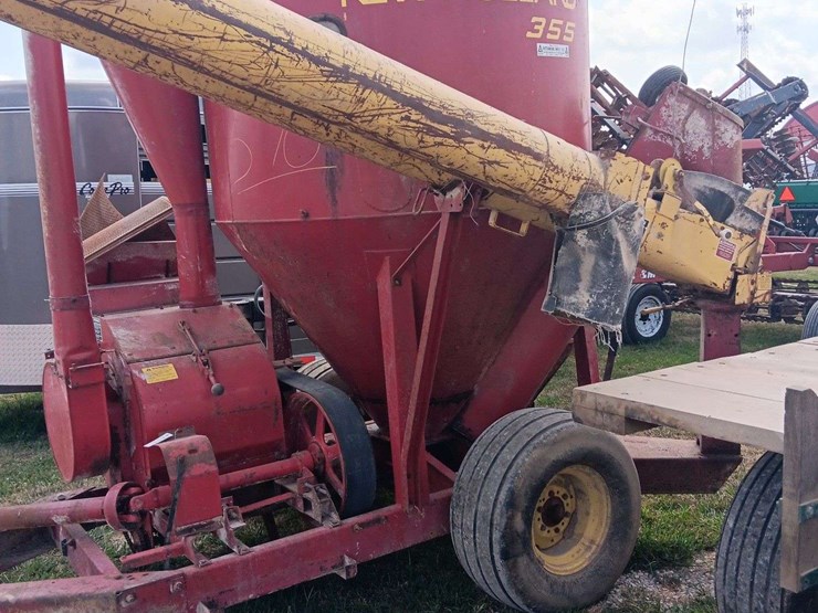 new-holland-355-image-3