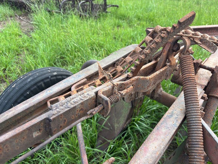 moline-5-bottom-14”-pull-type-plow-image-32