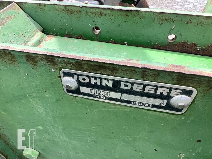 john-deere-230-image-5