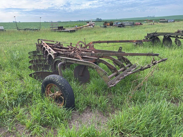 moline-5-bottom-14”-pull-type-plow-image-3