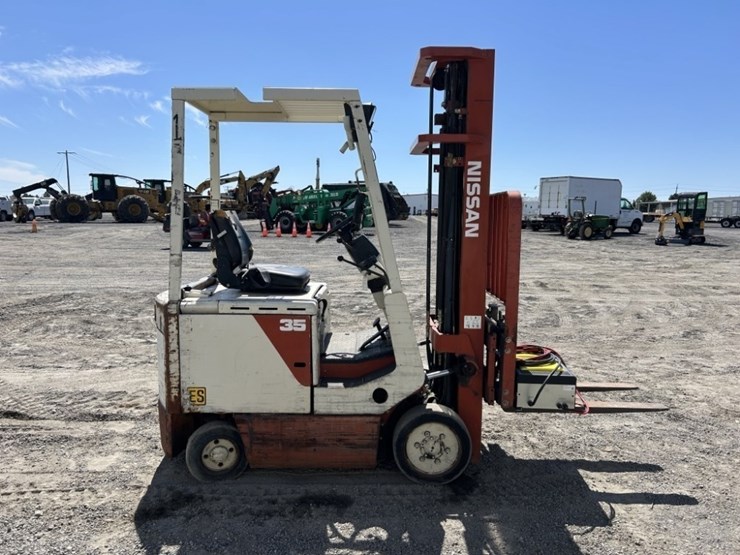 nissan-es35-forklift-image-6