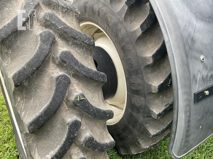 2013-new-holland-t8.330-image-50