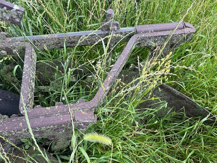 2-bottom-14”-two-way-plow-image-12