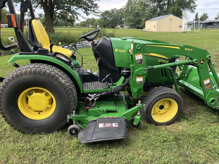 2013-john-deere-2032r-image-2