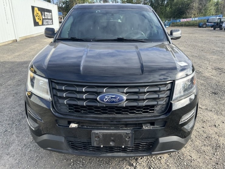 2017-ford-explorer-image-8