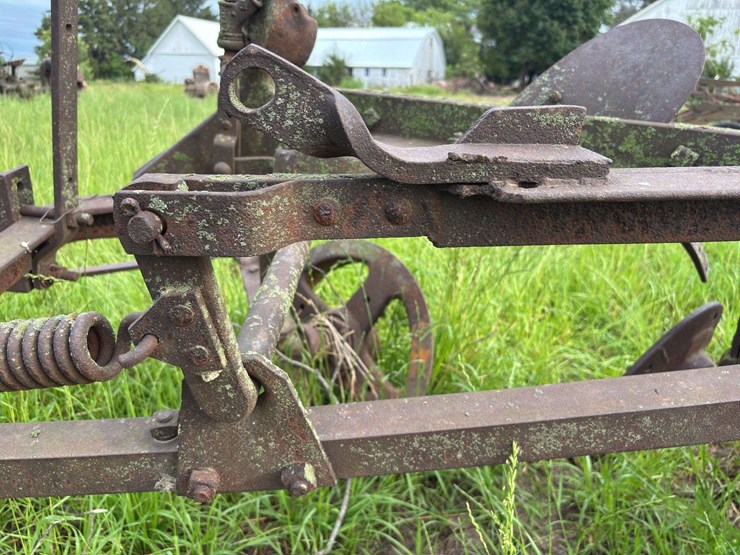 3-bottom-25”-terracing-plow-image-16