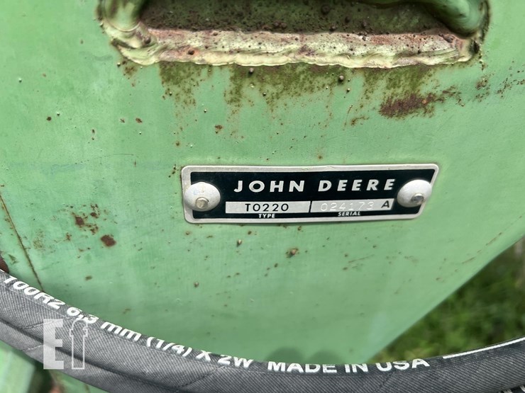 john-deere-220-image-22