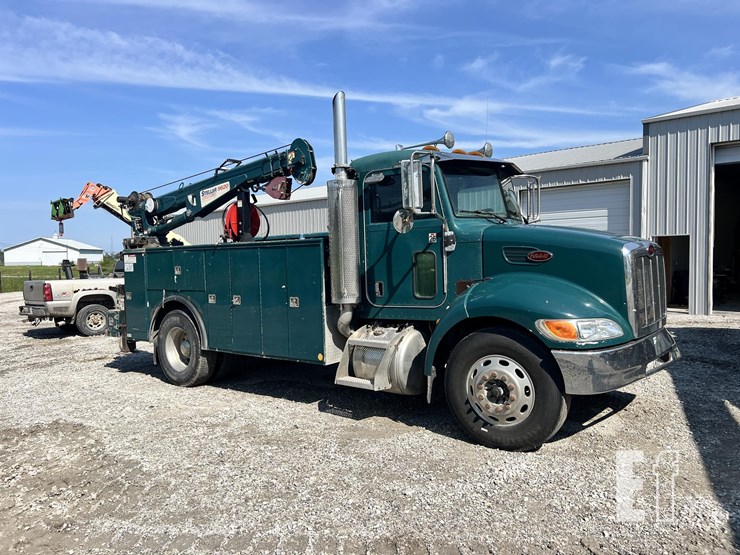 2005-peterbilt-335-image-1