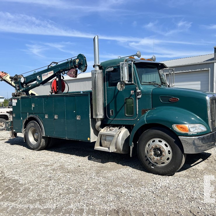 2005 PETERBILT 335