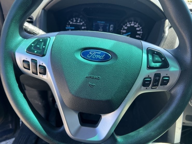 2015-ford-explorer-image-31