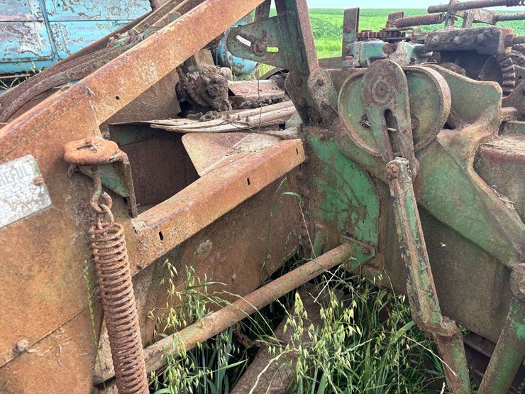 john-deere-side-chute-baler-image-18