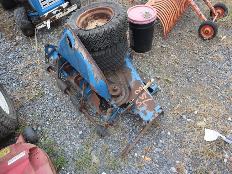 ford-lgt125-riding-mower-image-16