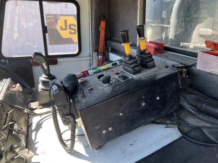 2011-mack-leu612-image-32